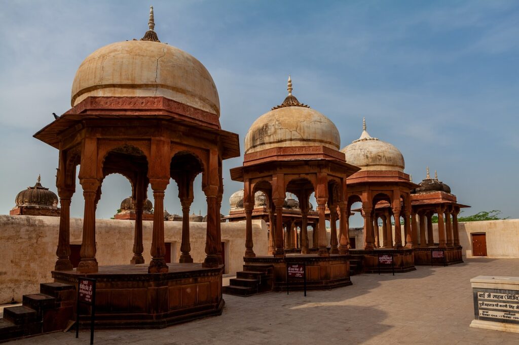 Exploring Rajasthan: Diverse Landscapes and Navigation Tips